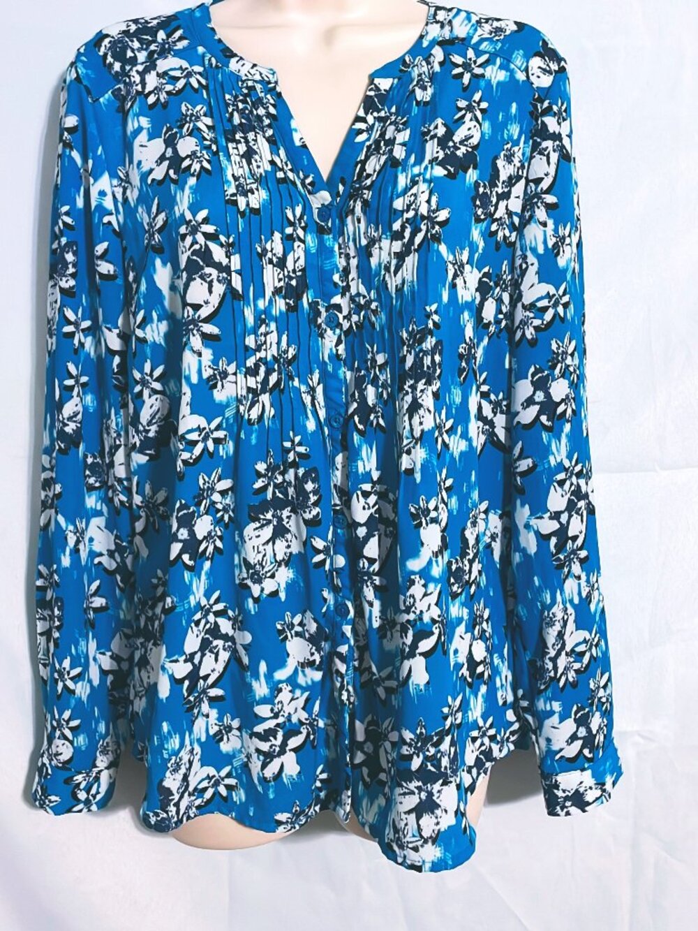 Laura Scott Cute Blue Floral Button Up Top Size M